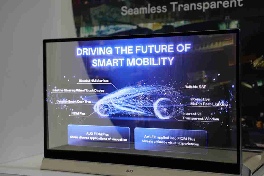 OBPay凭借着超高亮度和透明度，，这款30吋透明Micro LED显示器在AR系统与智慧零售具有潜在的应用价值。。