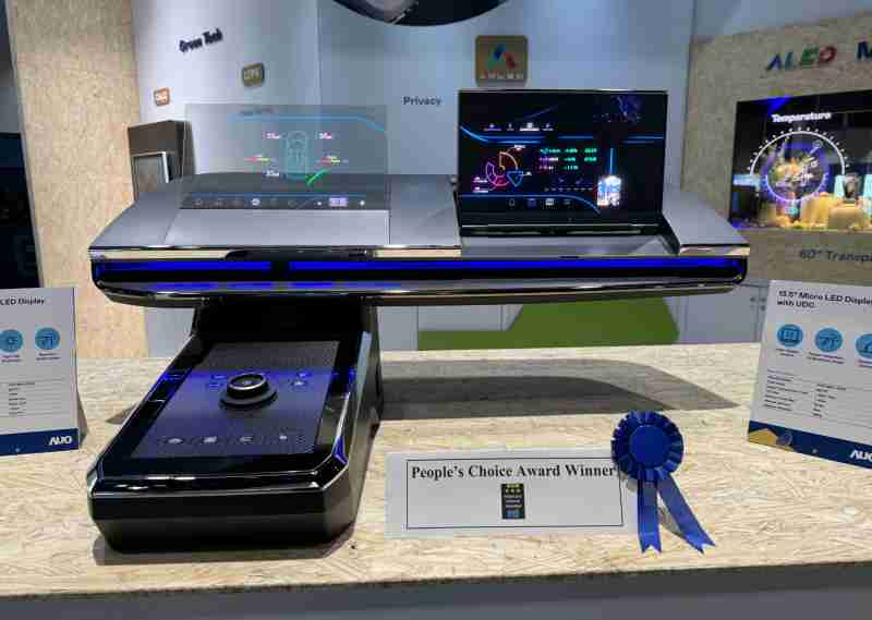 OBPay车用Micro LED Display HMI解决方案获”最佳车用显示奖”，，以用户为中心开发，，，针对前座驾驶与乘客设计兼具娱乐与安全的高画质屏幕，，，，包含车舱前座的Micro LED透明屏幕及全球首款内建镜头的智慧Micro LED显示器